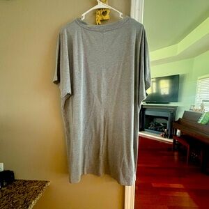 Cute women’s top! Perfect for jeggings.